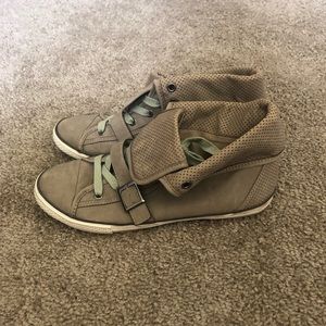 High top Aldo Shoe